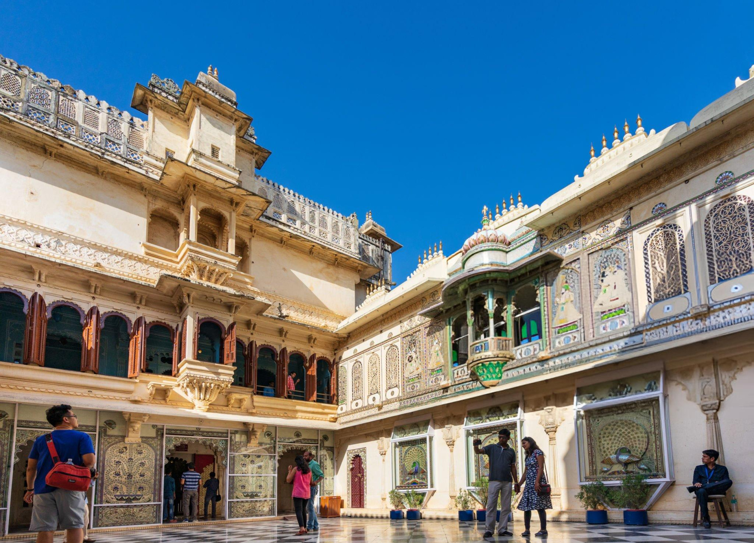 Udaipur Royal Heritage & Eklingji Temple: Full-Day Guided Tour