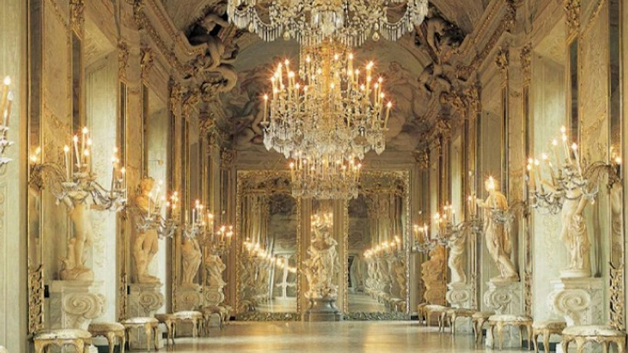 Travel through Genoa with free public transportation included in the pass