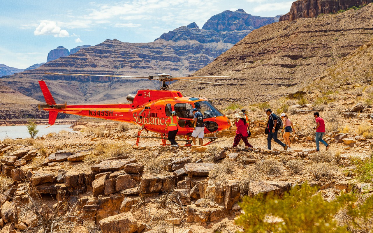 Helicopter Pontoon experience with Grand Canyon West access