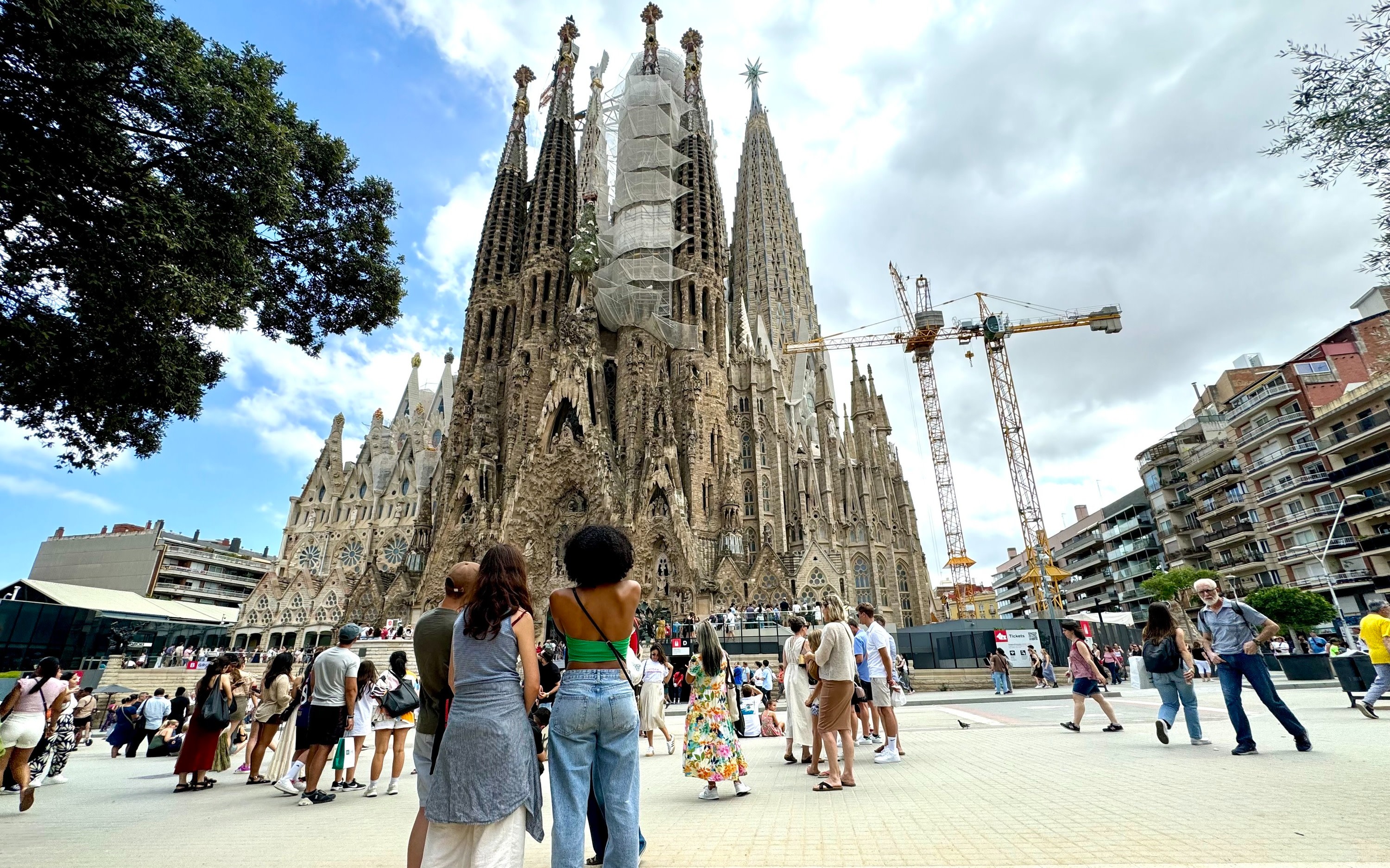 Sagrada Familia Small Group Guided Tour & Skip-the-line Ticket