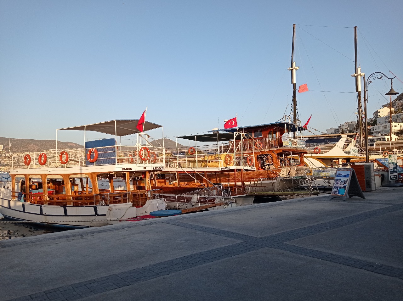 Живописный полнодневный тур на лодке из Кушадасы с обедом 