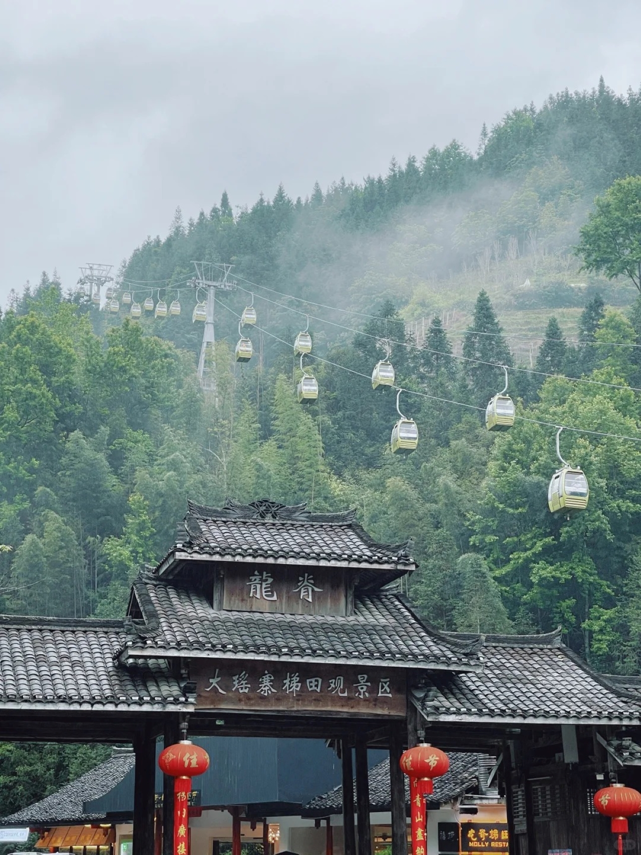 Selected as the "Best Tourism Village" by the United Nations World Tourism Organization in 2022, it is a good place for sightseeing and experiencing ethnic customs.