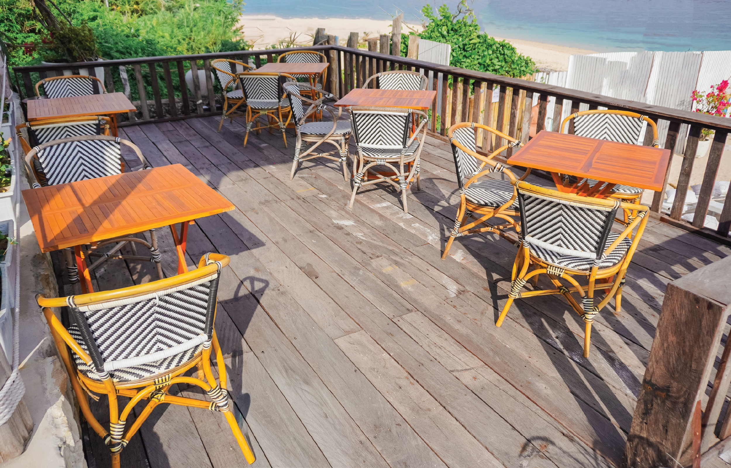 1號小屋看臺桌座位區