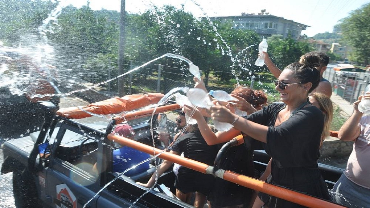 Side: Green Lake Boat Tour and Jeep Safari Full-Day Trip