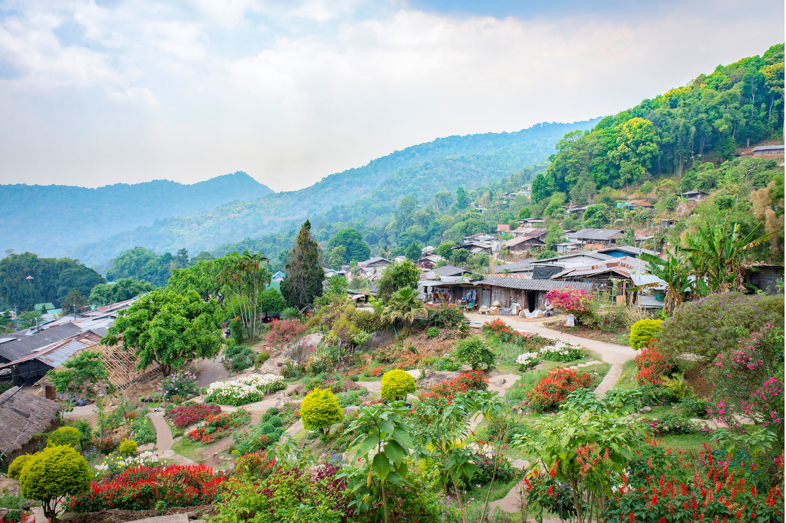 Package : Chiang Mai Doi Suthep, Hmong Village, Huay Kaew Waterfall One Day. You can visit Hmong Village and Doi Pui Museum.