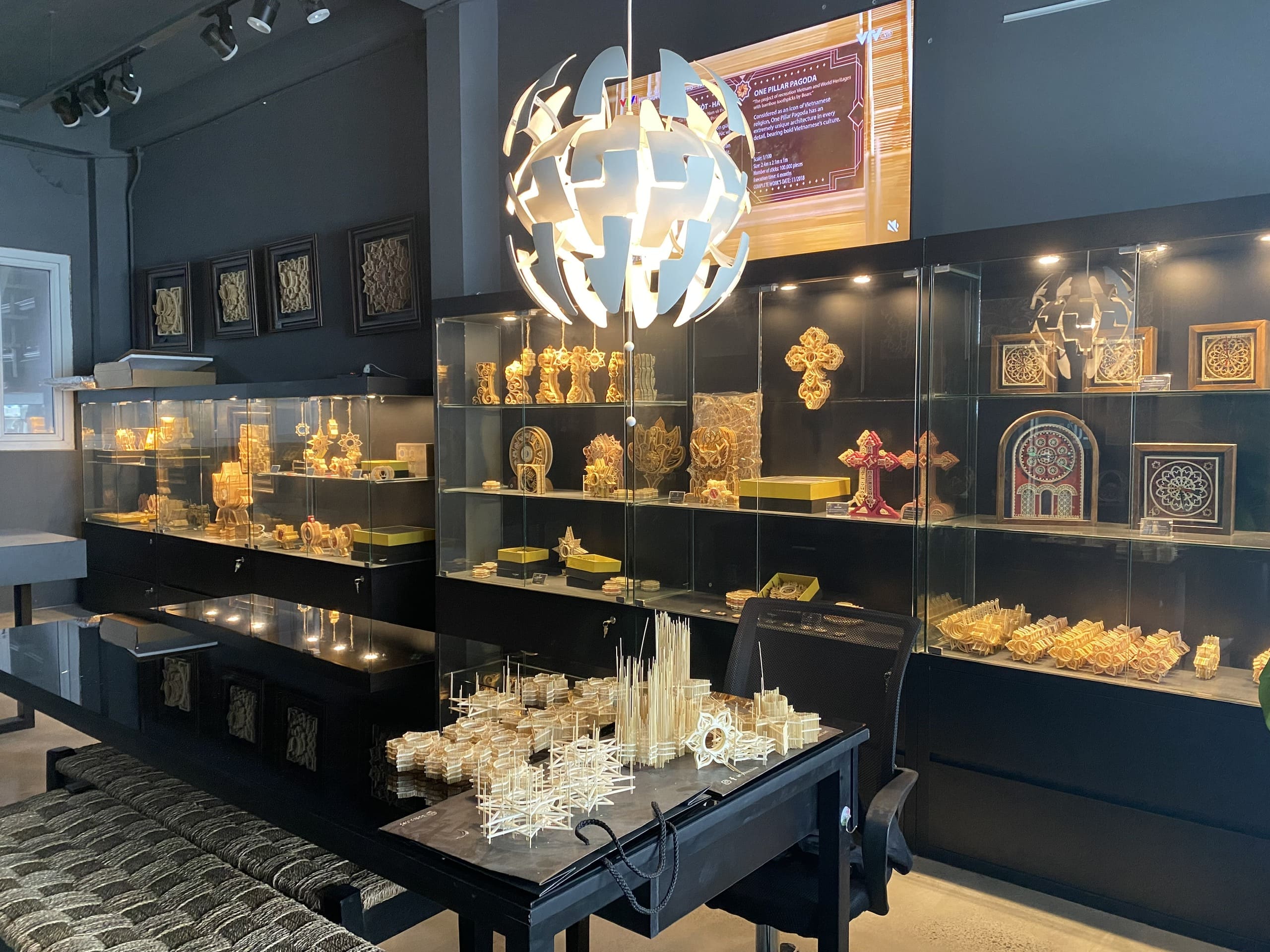 在胡志明市Boarc Gallery參加手工竹製亞克力研討會 (Craft Bamboo Acrylic Workshop at Boarc Gallery in Ho Chi Minh City)