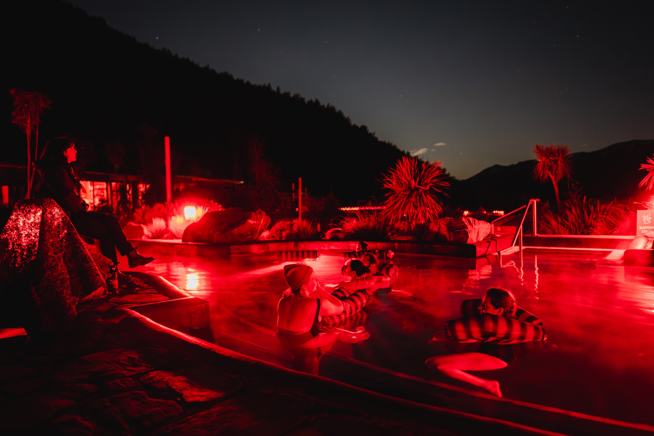 在星空下盡情享受溫泉浴