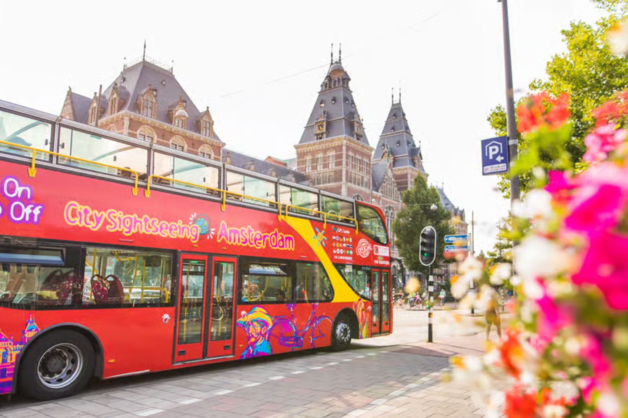 Amsterdamda City Sightseeing tomonidan hop-on hop-off avtobus va qayiq opsiyasi 