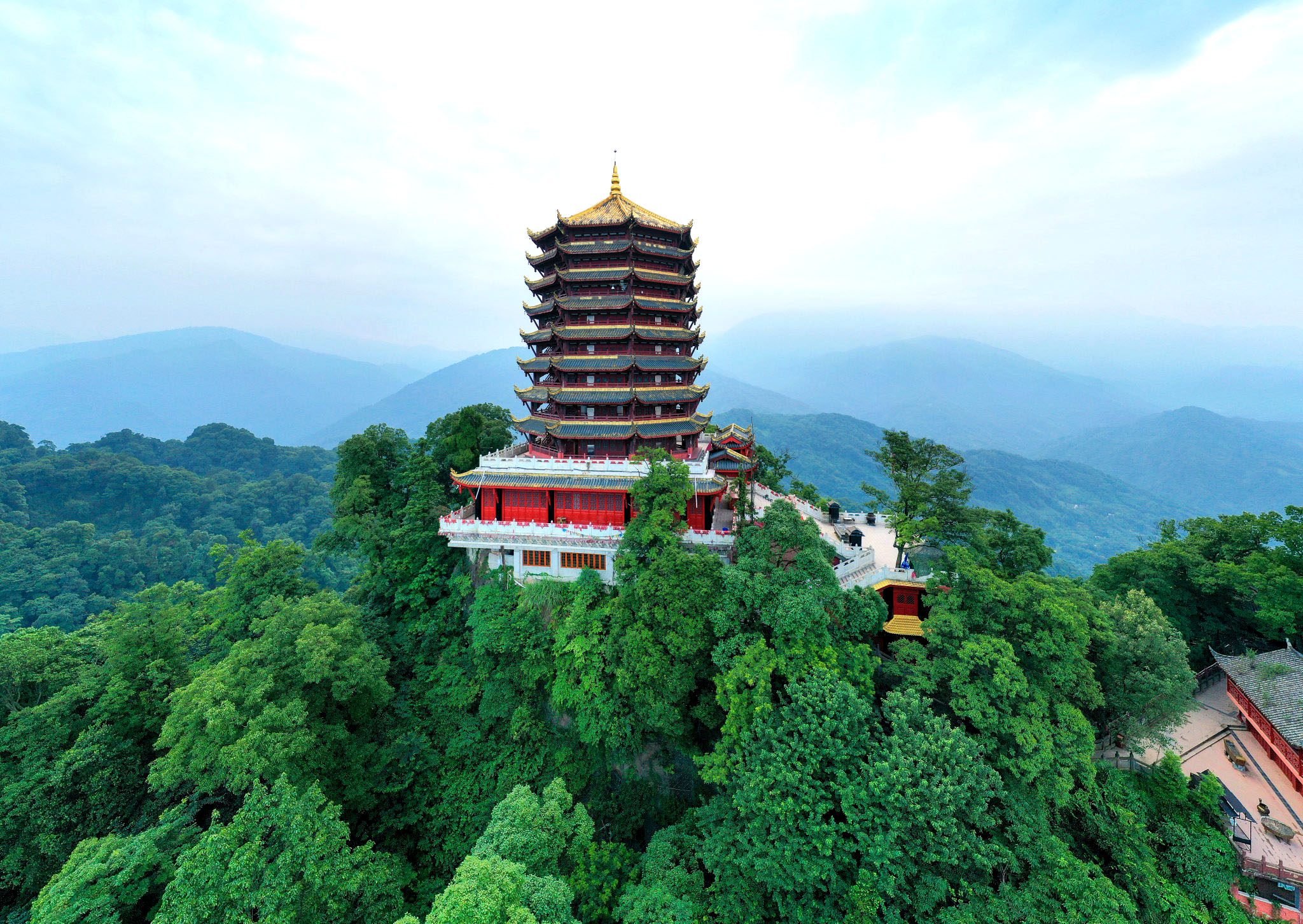 Chengdu City & Surrounding Attractions 8-Person Group 3-5 Day Tour