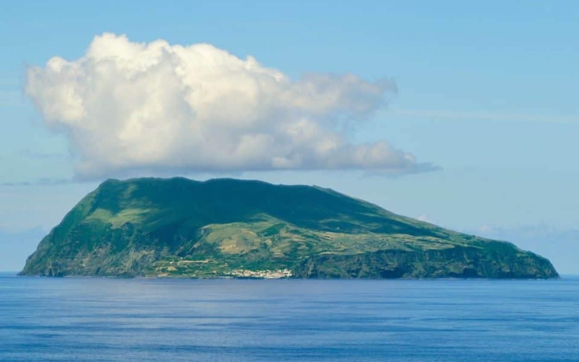 Excursion with Transfers and Boat Tour in Corvo Island