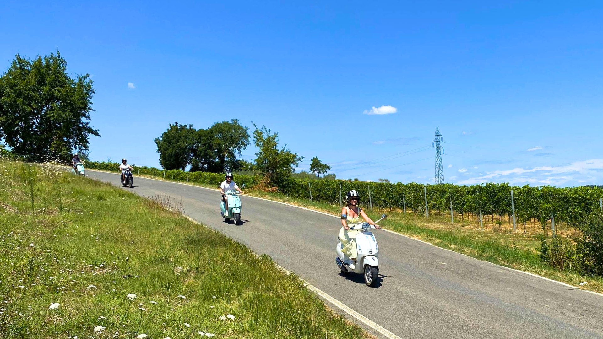 Authentic Tuscany Vespa Tour, Lunch & Wine Tasting from Chianti