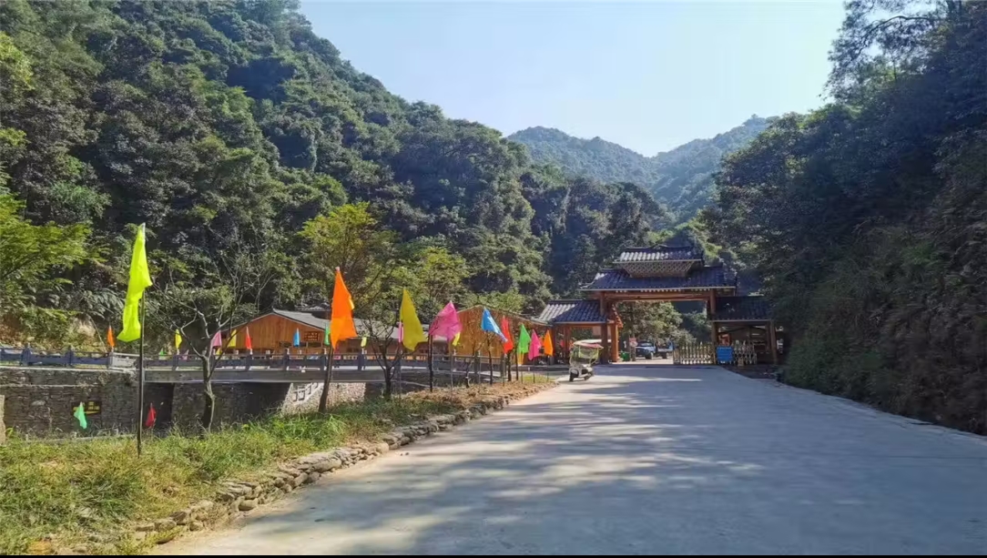 桂林陽朔興坪龍頸河漂流