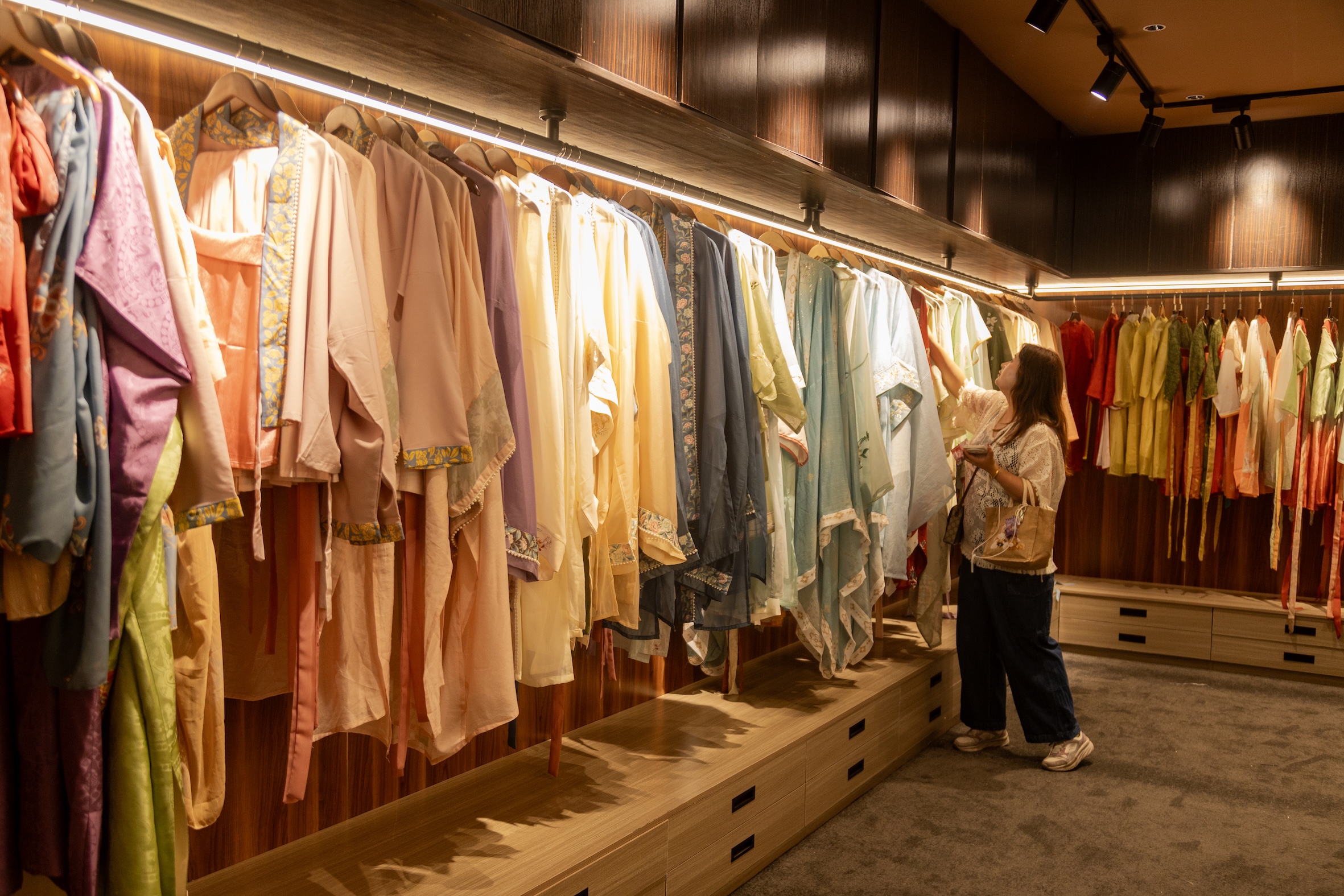 您也可以加購換裝服務。 您也可以加購換裝服務。