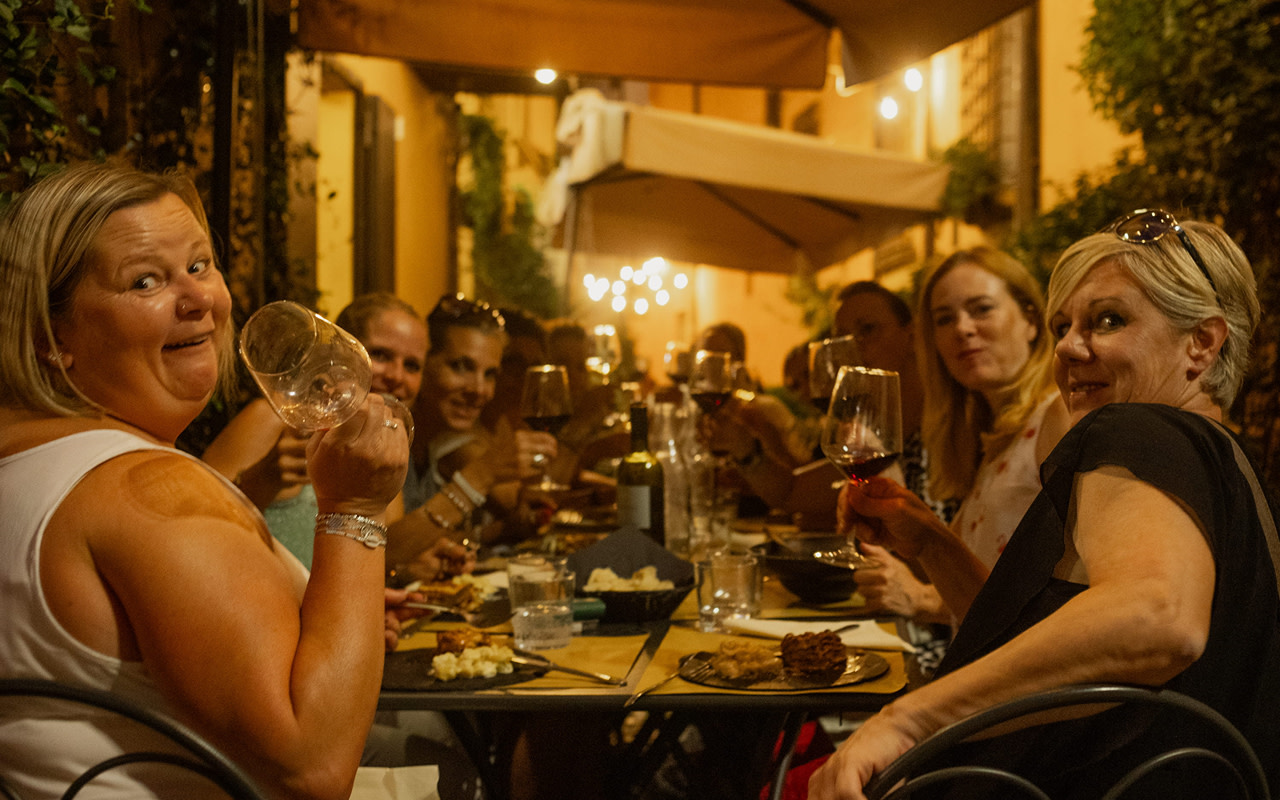 Bologna Dinner, Wine & Tastings Small Group Walking Tour