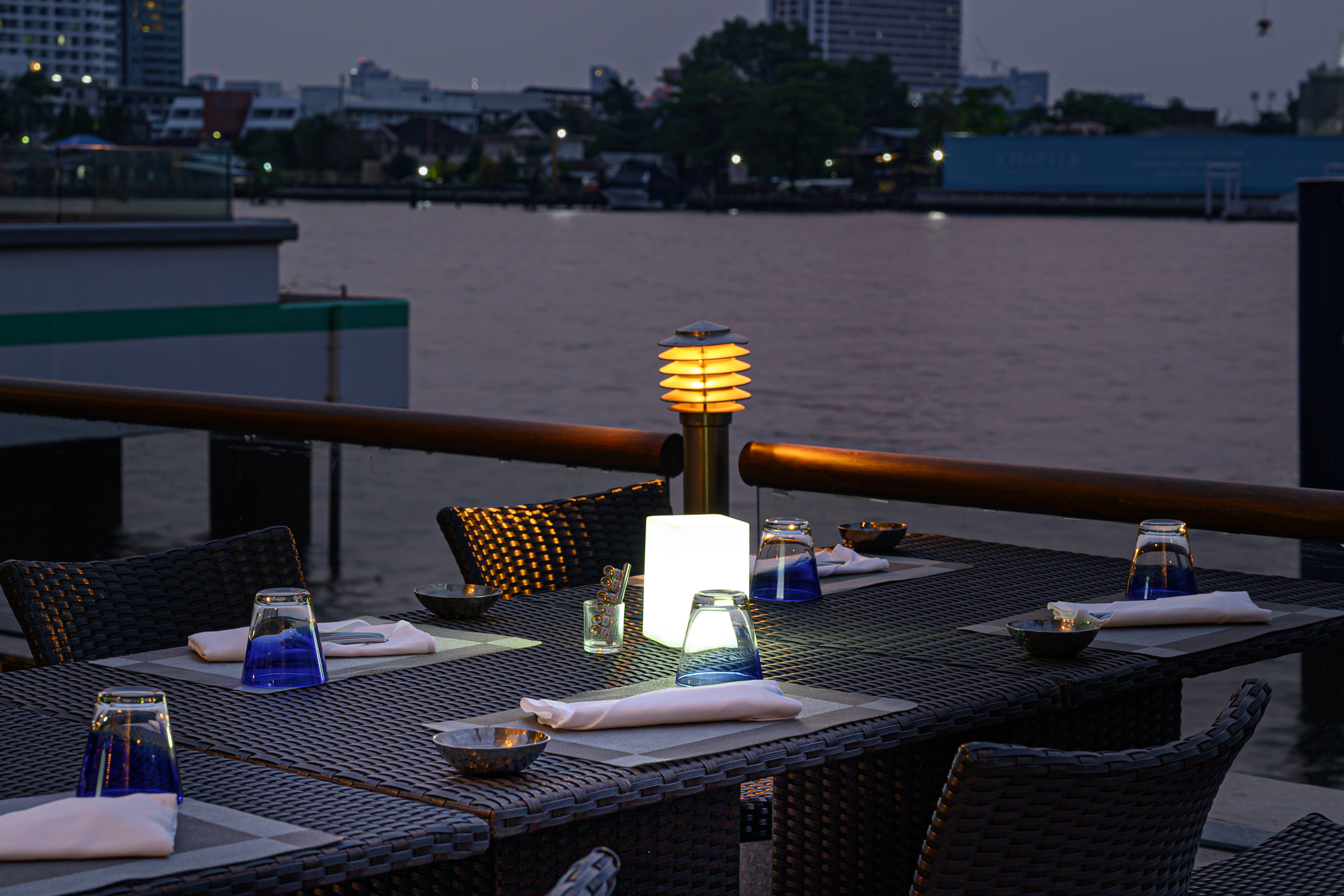 曼谷河畔察殿河濱酒店自助餐