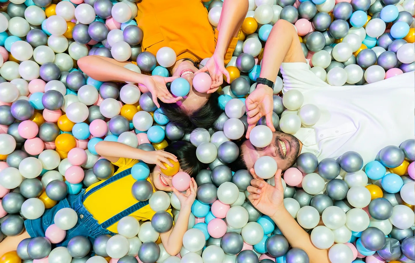 潛入繽紛球海,盡享無盡樂趣! 潛入繽紛球海,盡享無盡樂趣!