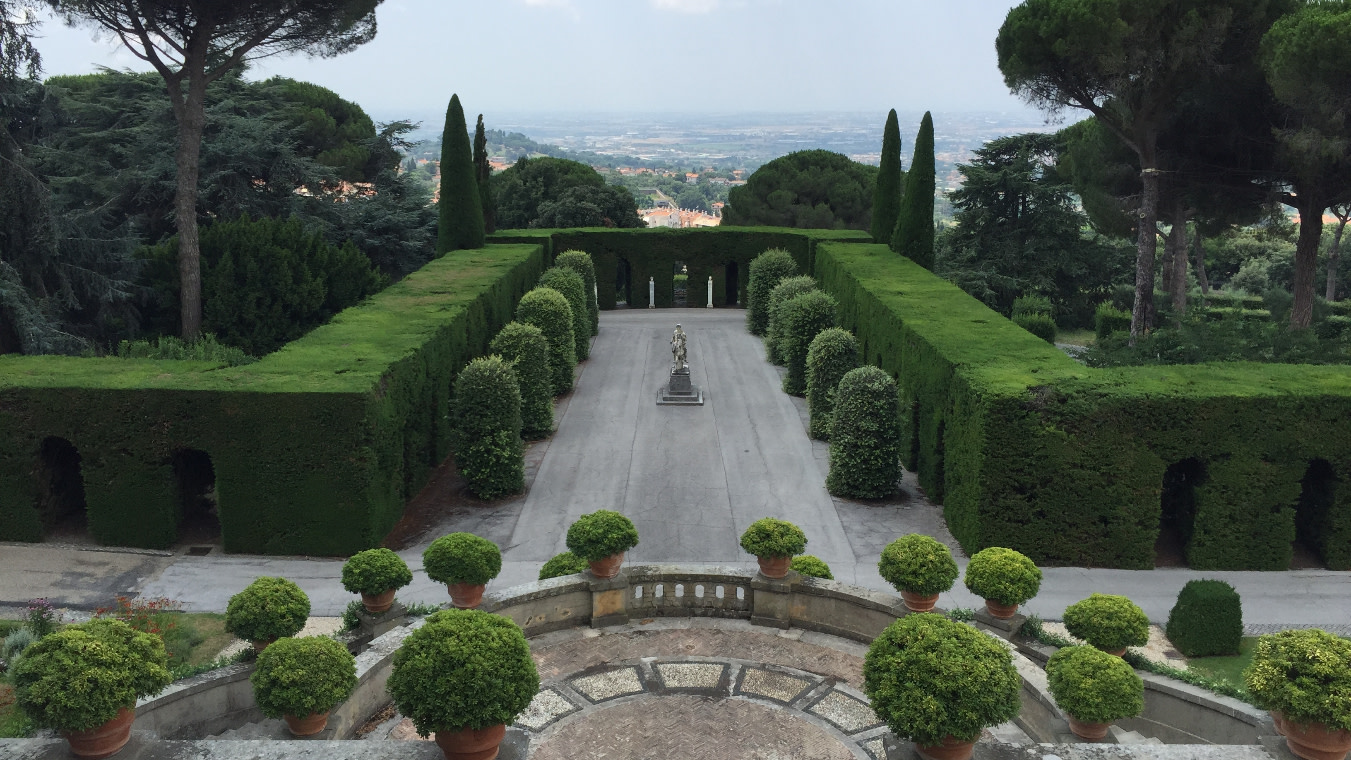 Minibus tour of Pontifical Villa Gardens at Castel Gandolfo in Rome