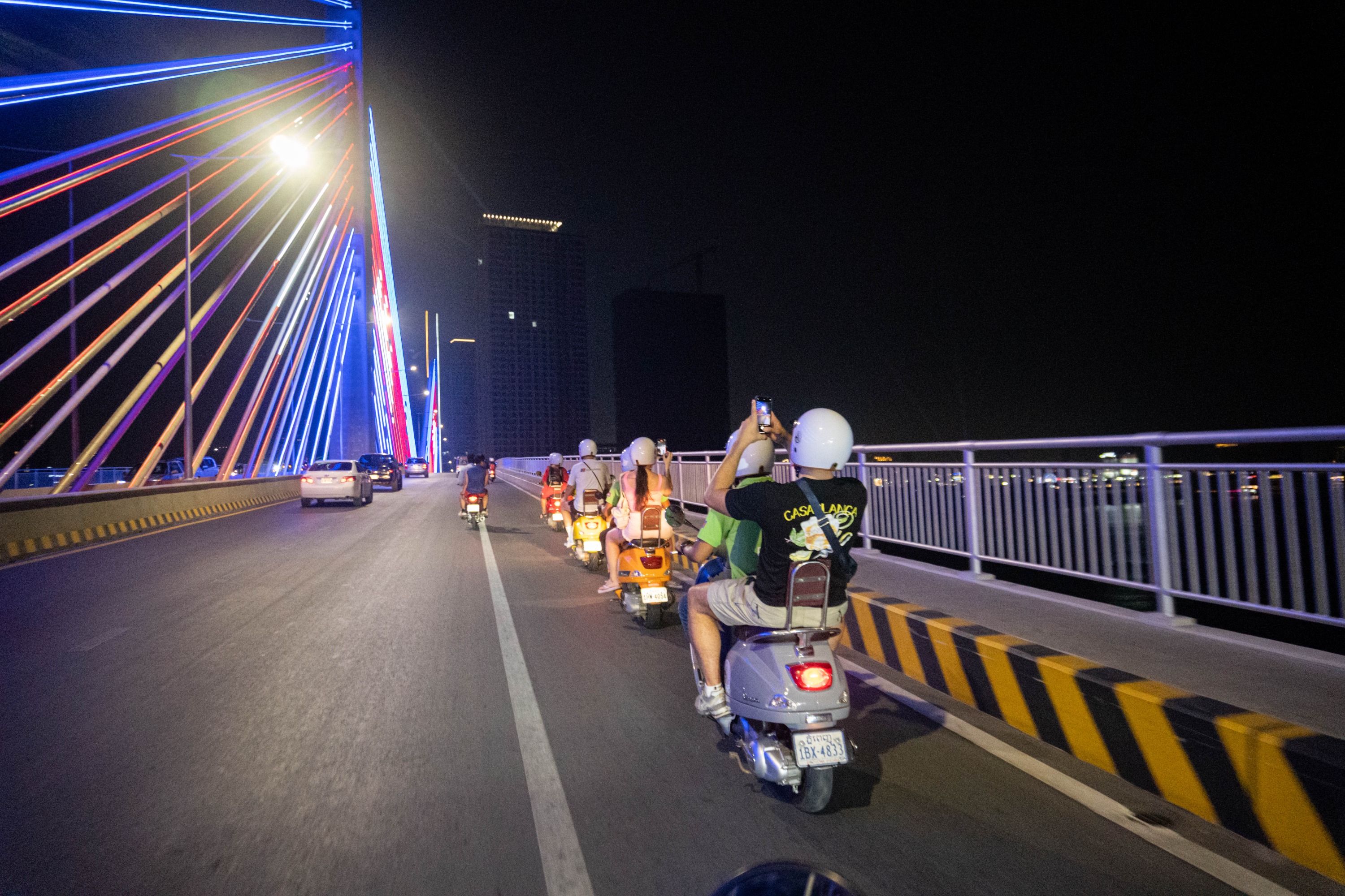 金邊市 Vespa 之旅和河上遊船（含飲料）