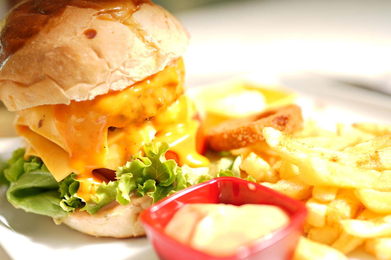 Bosphorus Evening Cruise: Dinner, Live Shows & Private Table