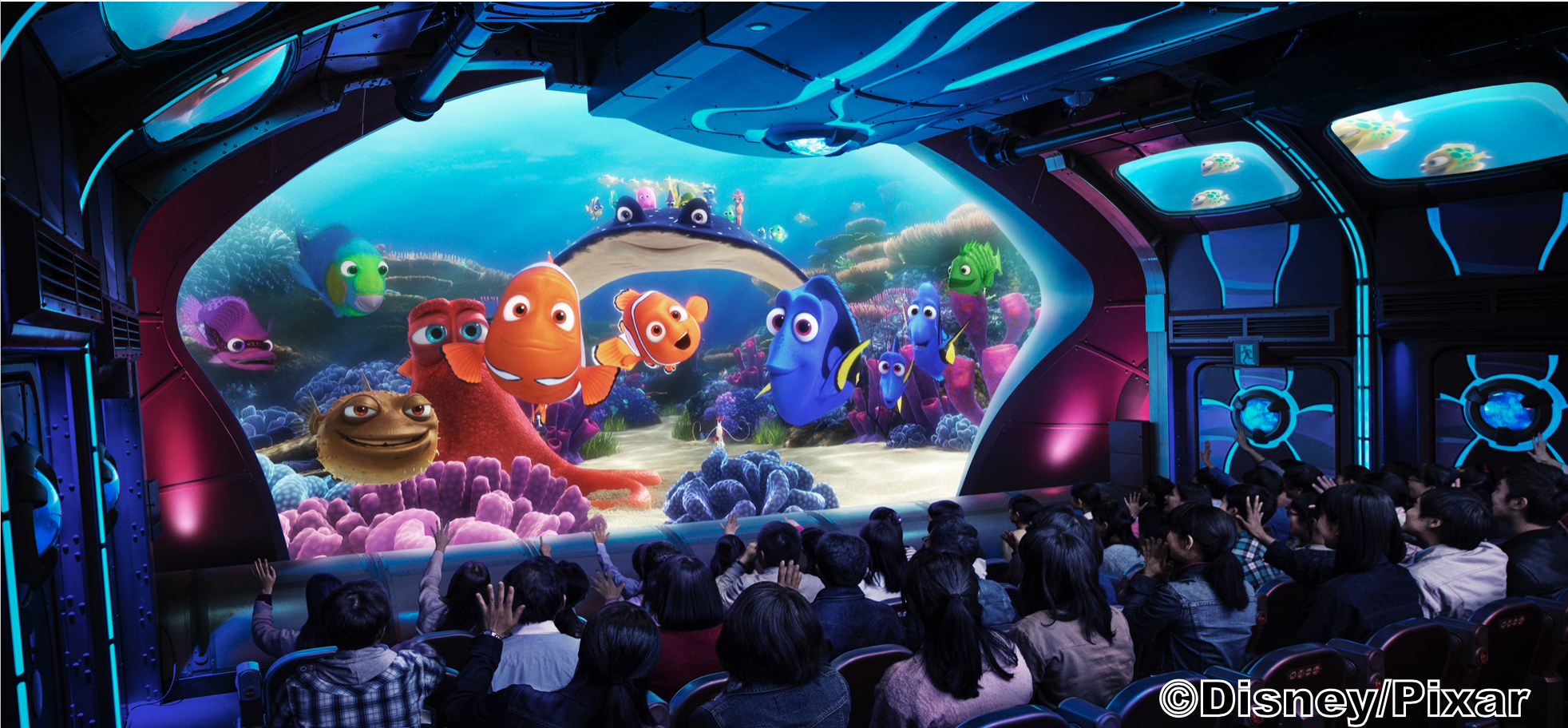 海底巡游艇：尼莫和好友的海洋世界：快來搭上「海底巡遊艇」，縮小成魚兒尺寸，與尼莫、多莉一同前往海洋世界冒險吧！遼闊的大海處處充滿新鮮事，旅途中說不定還能遇到章魚「七條郎」、鯨鯊「命運」等迪士尼皮克斯電影《海底總動員》系列中耳熟能詳的迪士尼明星呢！