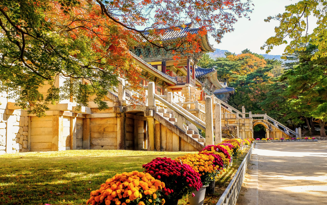 佛國寺建於西元 8 世紀新羅時代的佛國寺，是韓國最具代表性的文化地標之一。