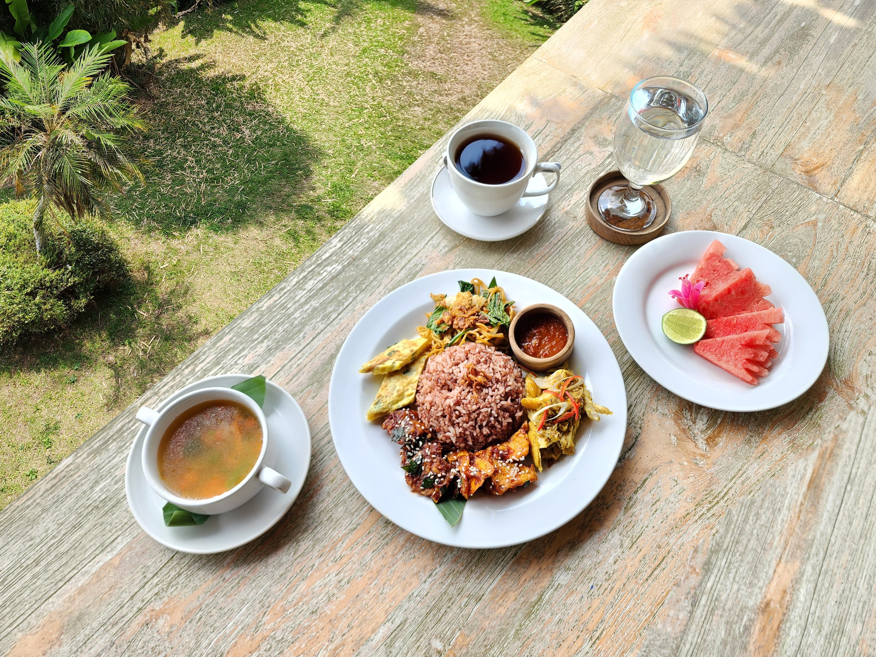 巴厘岛 Jatiluwih Lava 餐厅的用餐体验