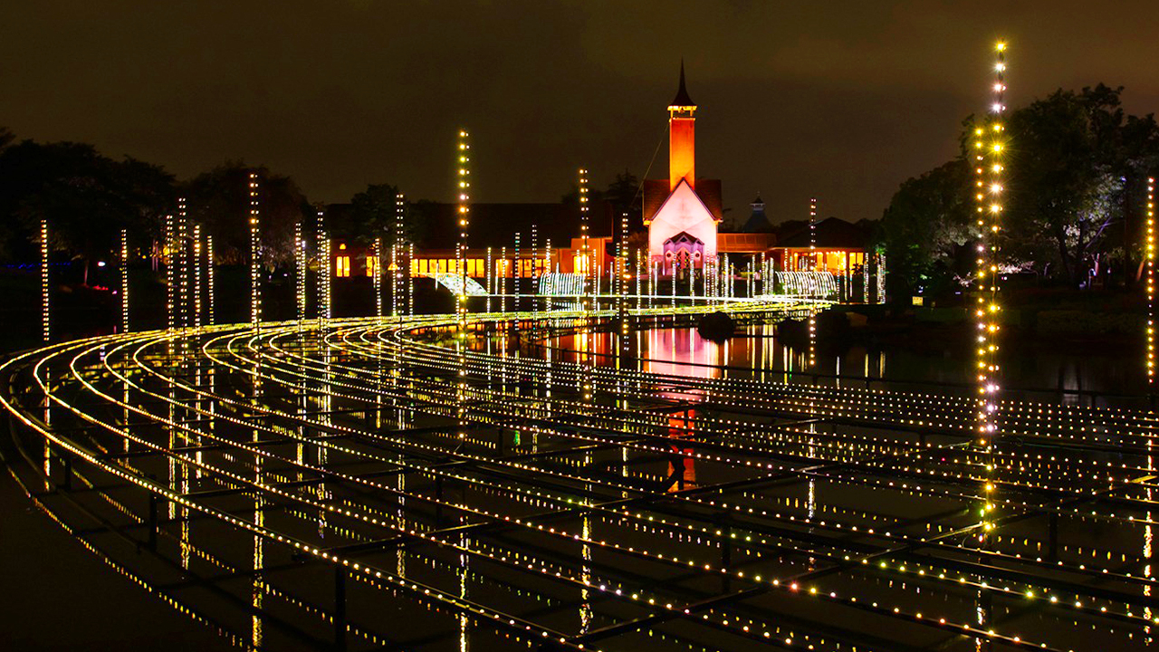 通過增加立體效果,更生動地展現了位於被充滿活力的大自然環抱的長島的木曾三川的水流。 通過增加立體效果,更生動地展現了位於被充滿活力的大自然環抱的長島的木曾三川的水流。