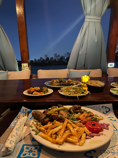 Private 2-Hour Nile River Cruise with Gourmet Meals in Cairo 