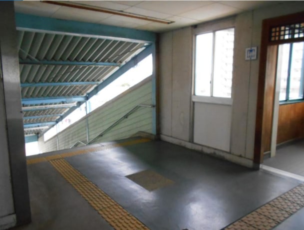 To get to the redemption location "Nitto Kotsu Bus Information Center", turn left after getting out of the Kimitsu station and go down the stairs.