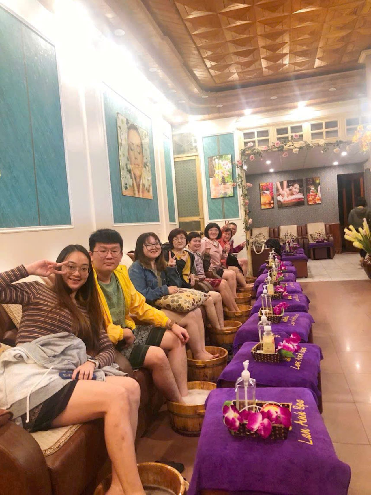 Here, time slows down. The air fills with the warm scent of lemongrass, ginger, and pandan leaves.