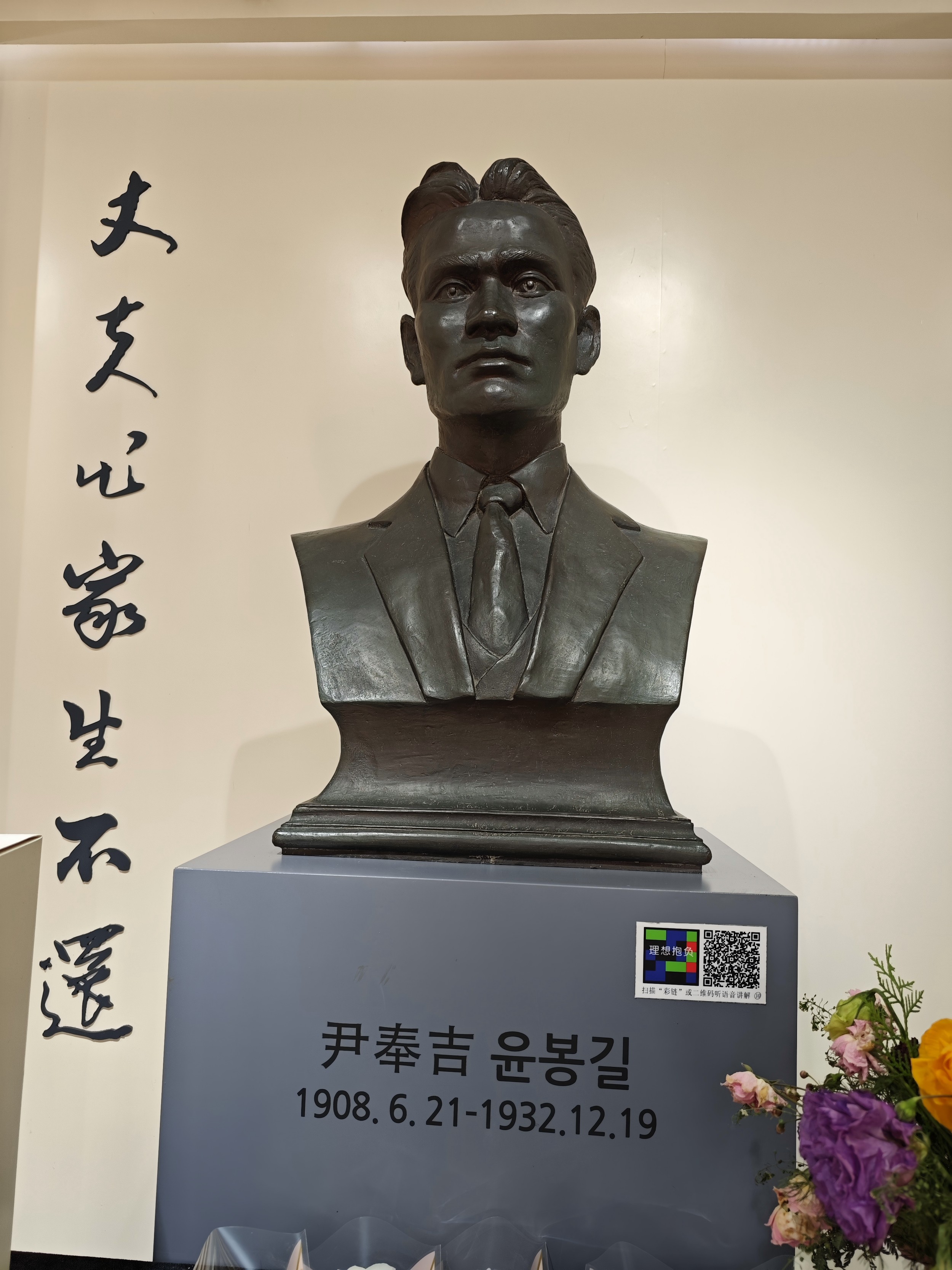 上海經典1日遊（上海新天地+大韓民國臨時政府舊址+虹口公園+海底撈羊肉串+夜遊豫園+城隍廟老街）