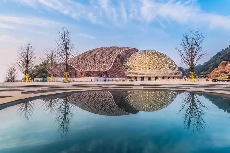 Nanjing Grand Bao'en Temple Ruins, Qinhuai River Cruise, Niushou Mountain Private Guided Day Tour