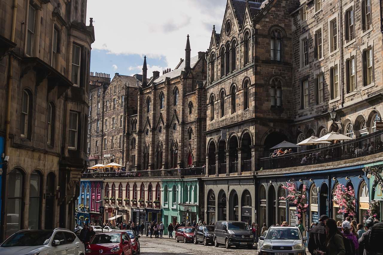 Edinburgh Victoria Street & Royal Mile Half-Day Private Cultural Tour