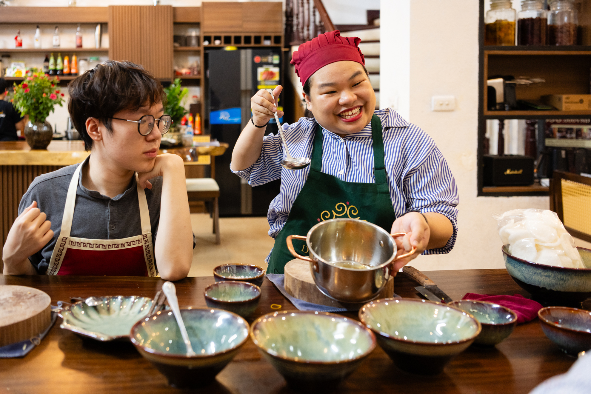 與當地人共餐：傳統餐點、市場導覽 & 免費品酒
