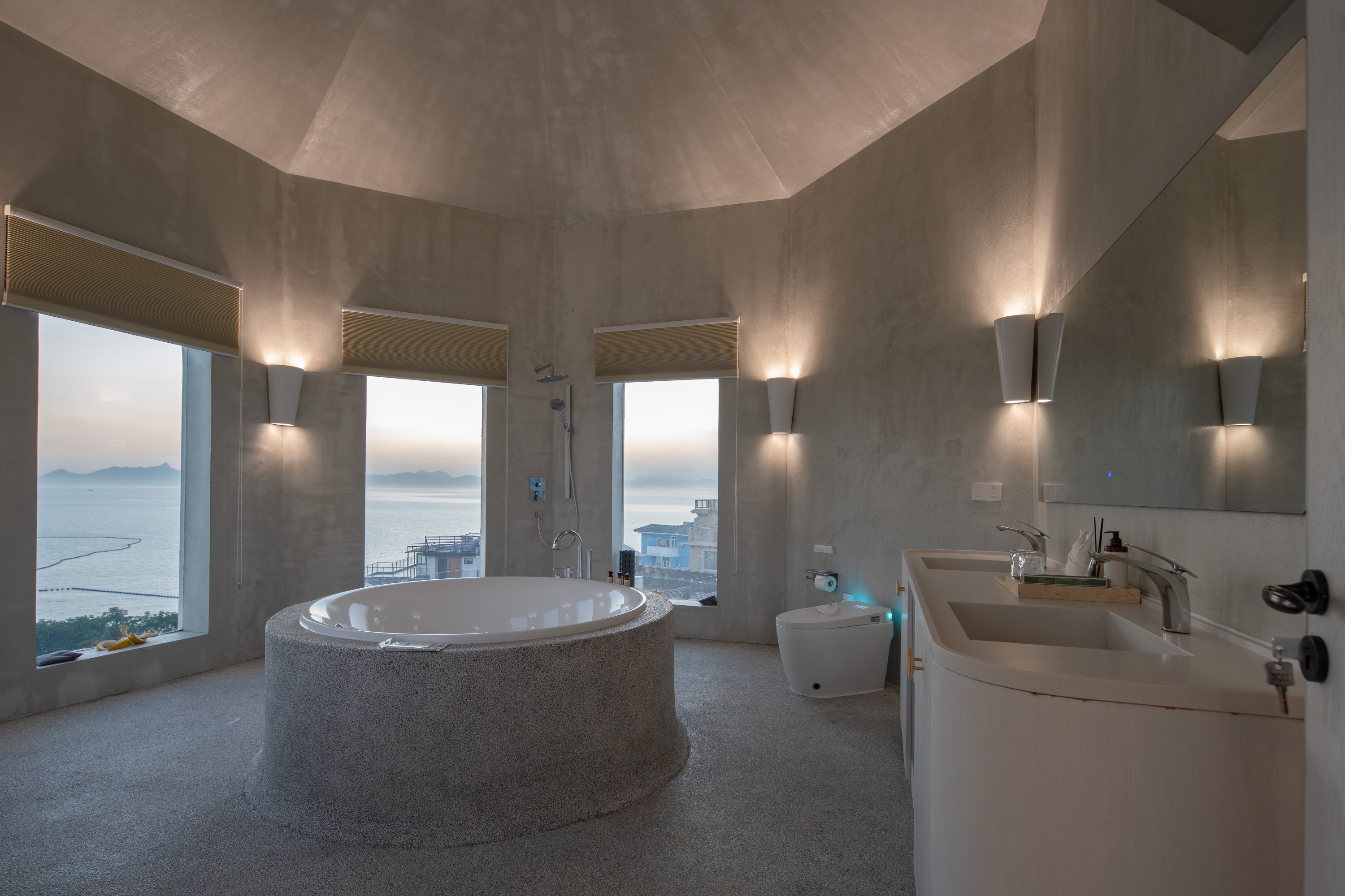 Building K · Ocean View Deluxe Bubble Pool Balcony Queen Room K306