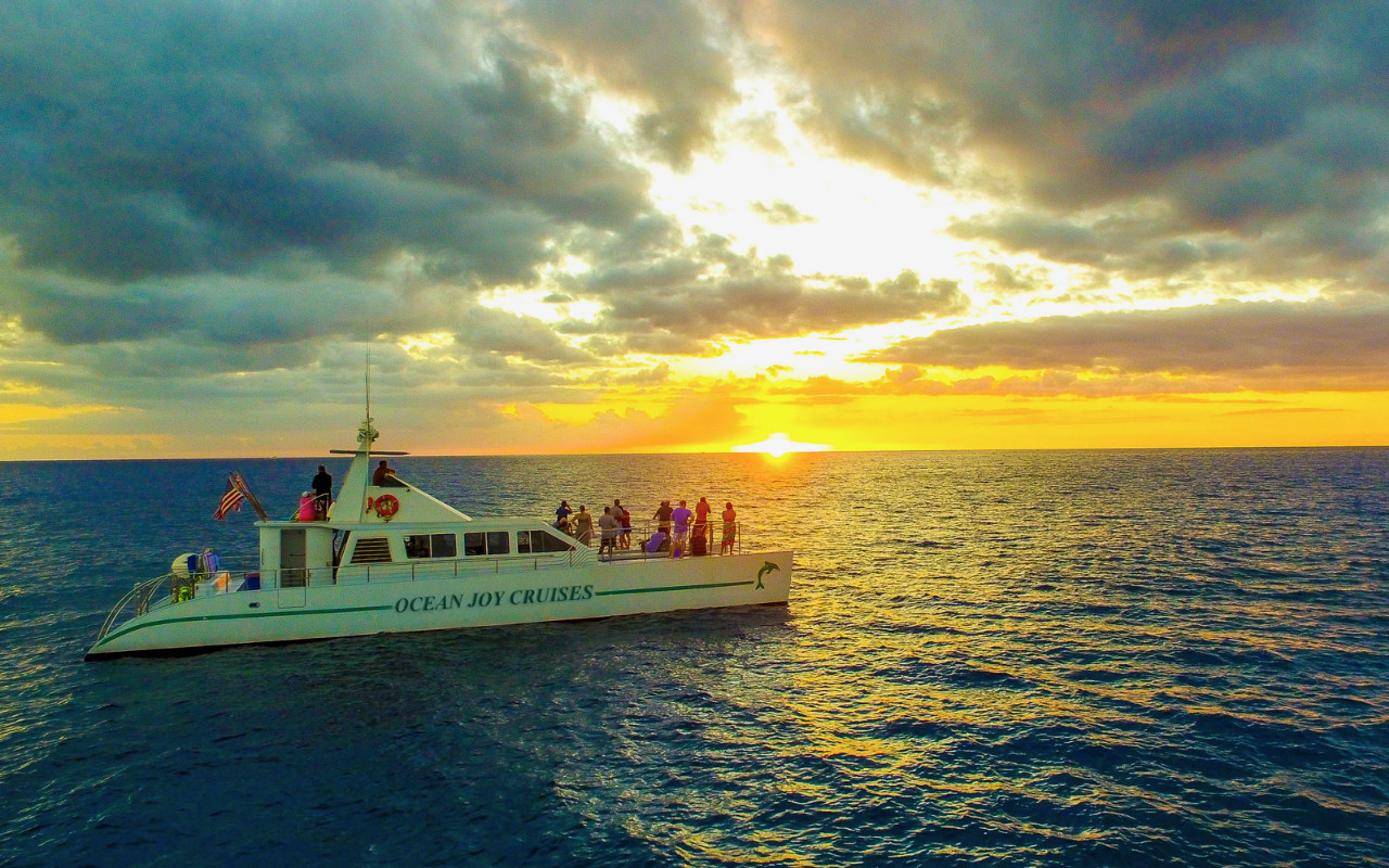 Luxury Sunset Snorkel Cruise with Whale & Dolphin Watch in Ko Olina