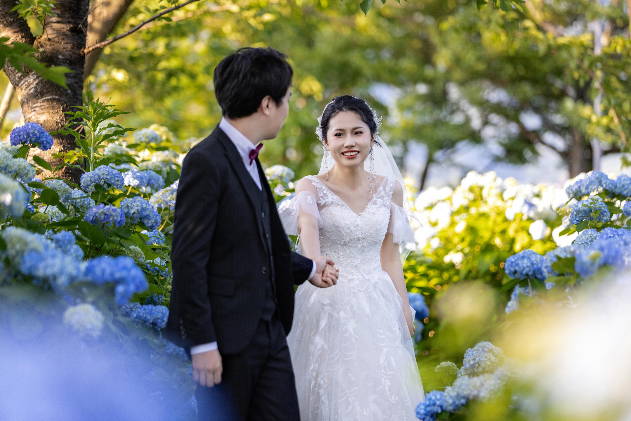山中諏訪神社（Yamanaka Suwa Shrine）（需要攝影許可） - 歷史悠久的湖畔神社，提供以富士為主題的文化和精神肖像