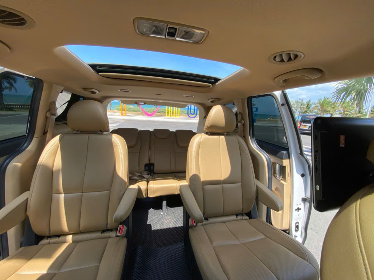 豪華休旅車／MPV內部