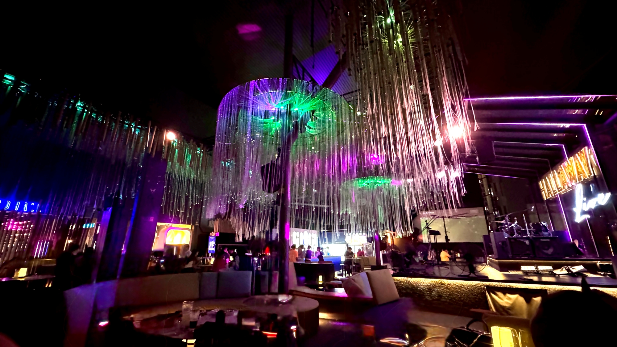 Kuala Lumpur Petronas Twin Towers Night Tour with Rooftop Bar