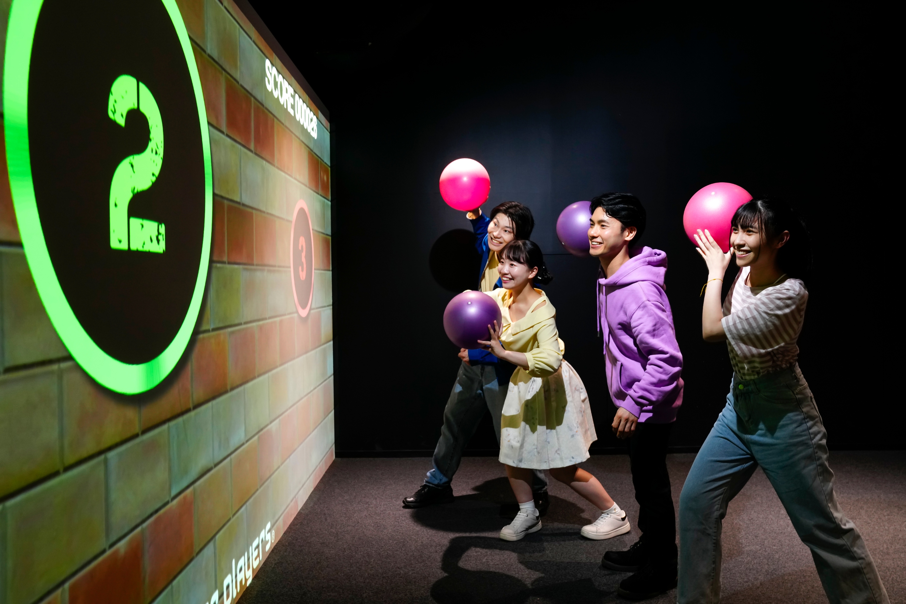 CYBER PLAYERS——結合實體球與投影mapping的互動式遊樂設施，讓您盡情玩樂、享受運動的樂趣！