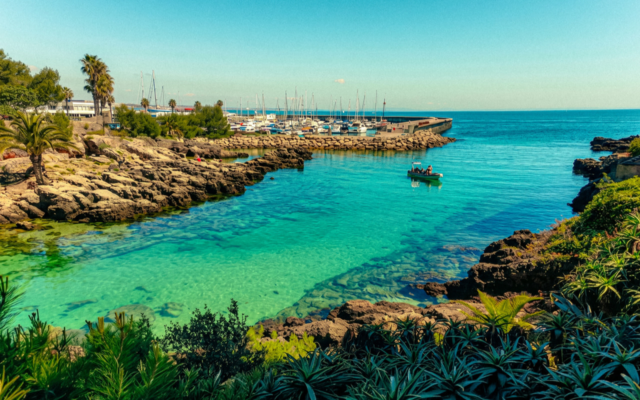 欣賞大西洋海浪拍打地獄之口（Boca do Inferno）壯麗岩石拱門的景象
