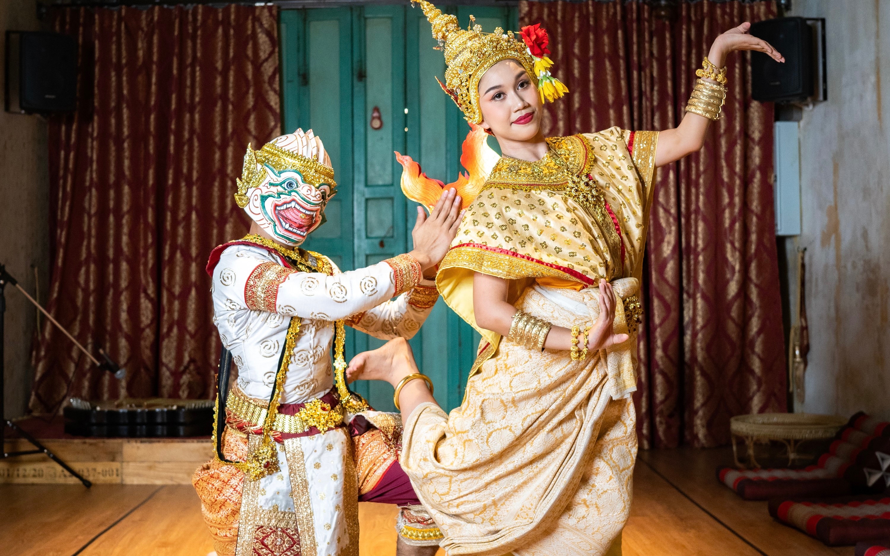 Immersive Thai Cultural Show and Dining Ticket in Bangkok
