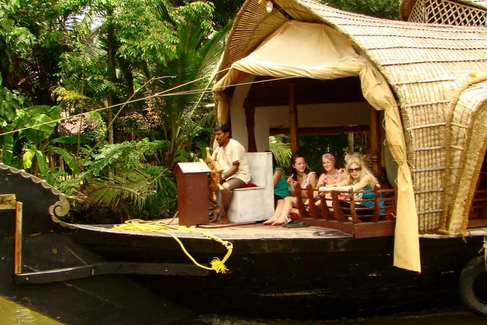 Alleppey / Alappuzha Houseboat Day Cruise with Lunch: Cochin