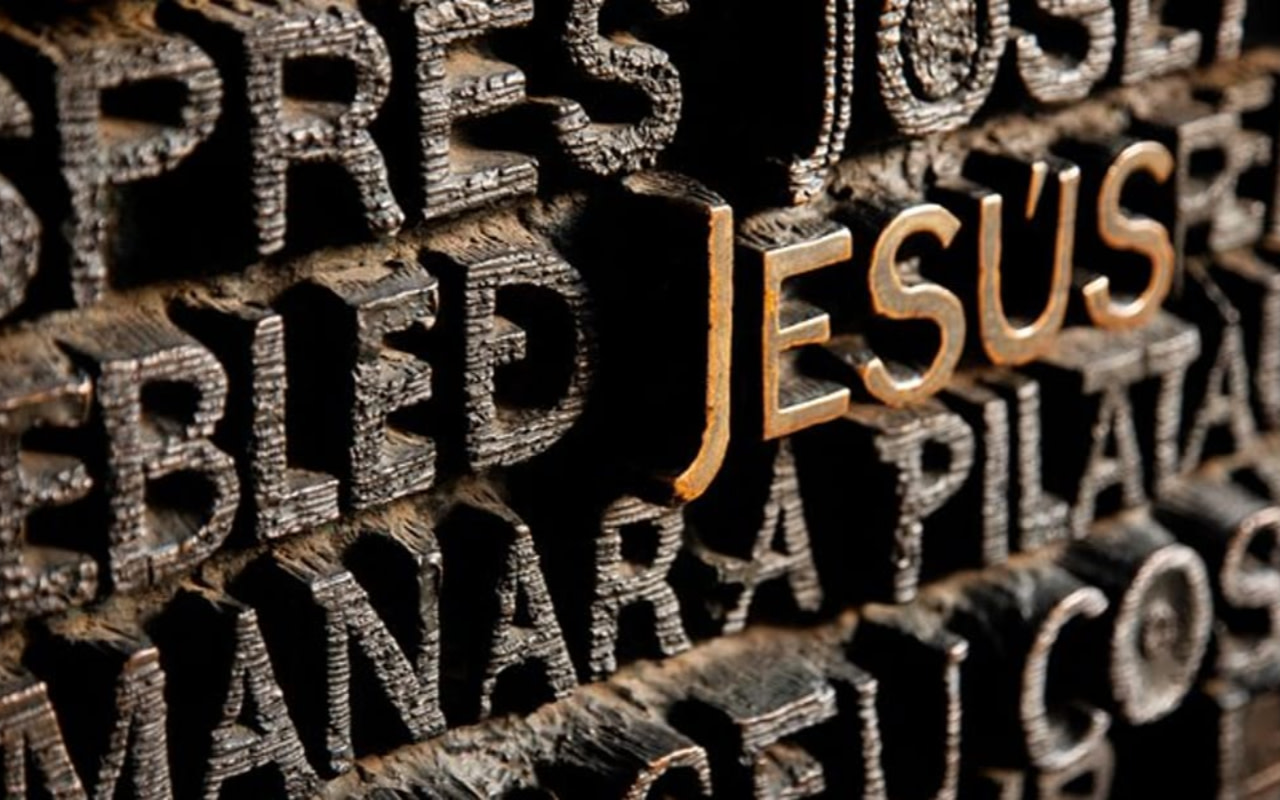 讚嘆聖家堂令人屏息的內部，感受光影與象徵意義交織的震撼。