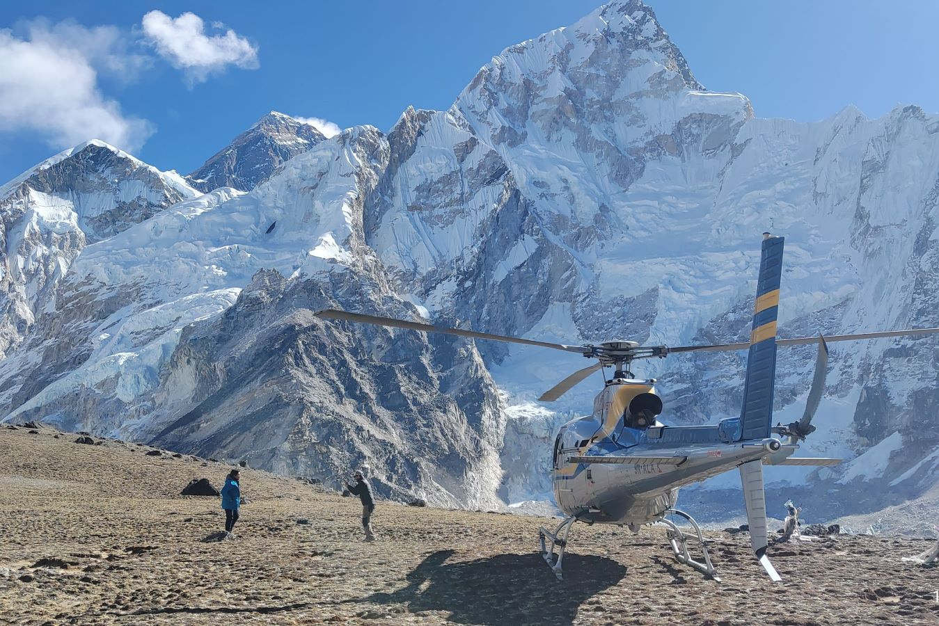 珠穆朗瑪峰大本營徒步 & 山地飛行 / 直升機觀光之旅