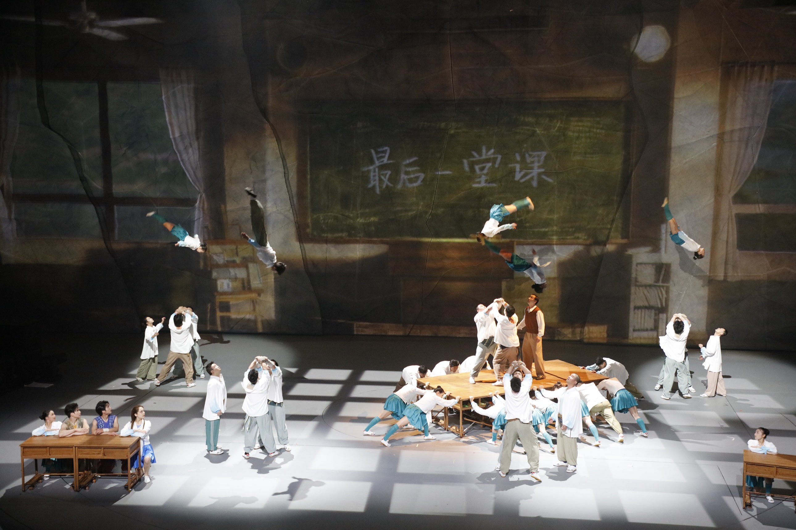 Chongqing Grand Fantasy Acrobatic Drama Yangtze River Show Tickets