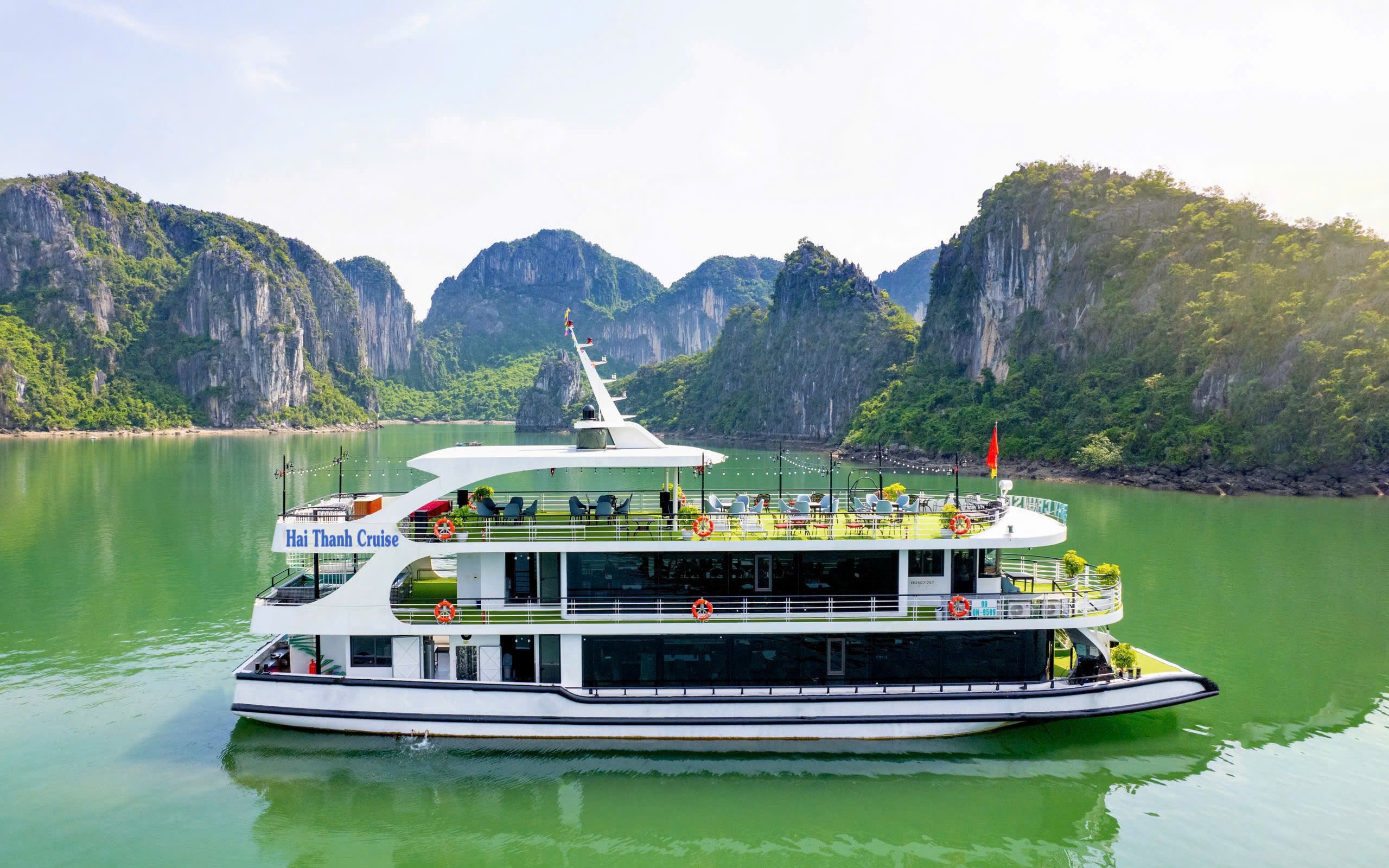 Hai Thanh 99 Luxury Cruise: Ha Long Bay,Sung Sot & Ti Top, Kayaking