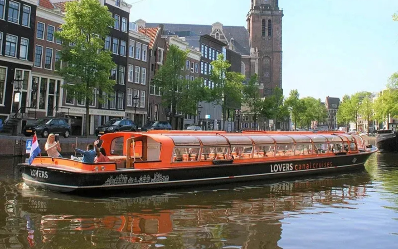 This Is Holland 5D Flight and Canal Cruise Experience in Amsterdam