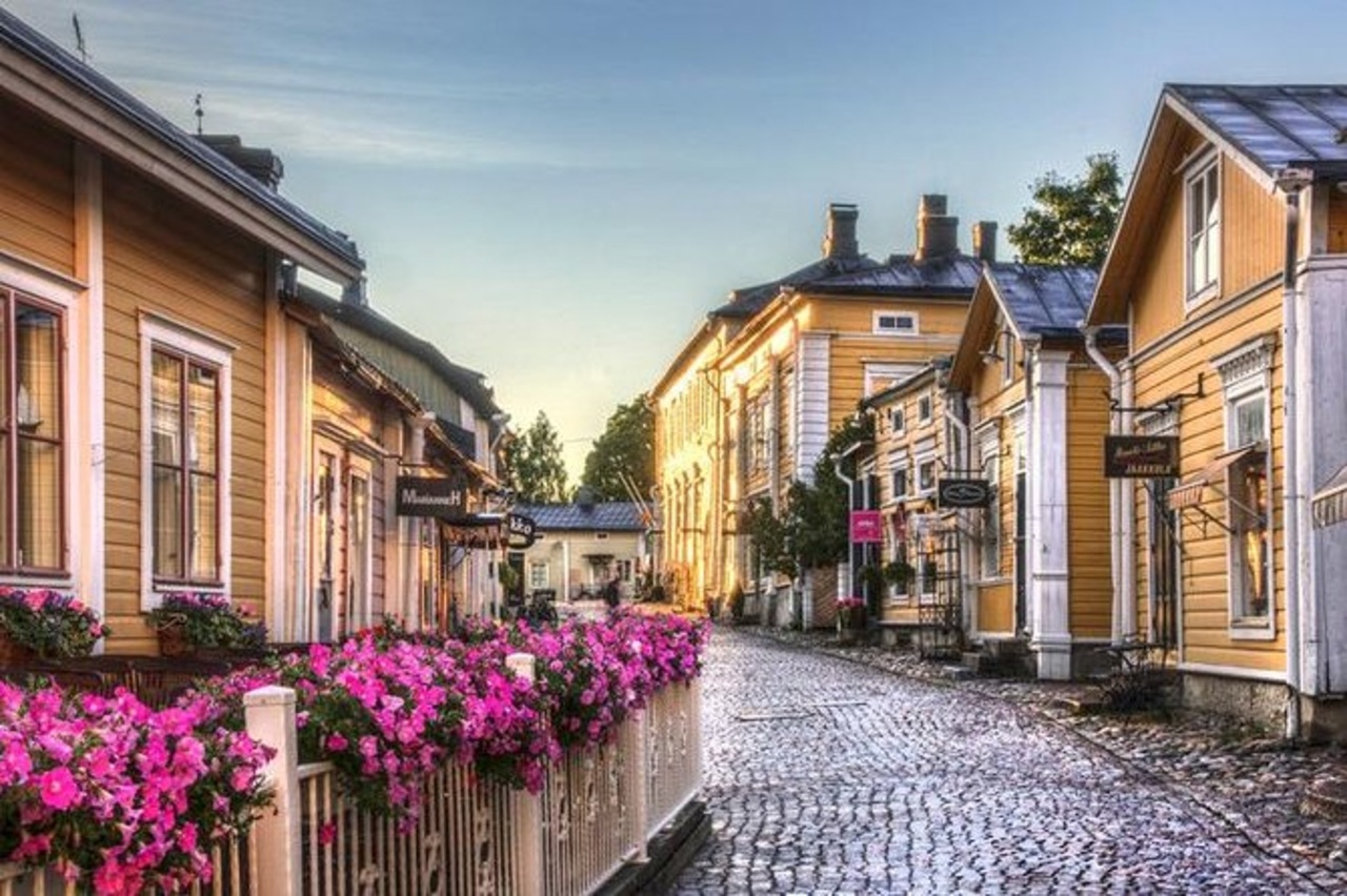 Ultimate Helsinki & Porvoo Tour– Private Car & Local Stories
