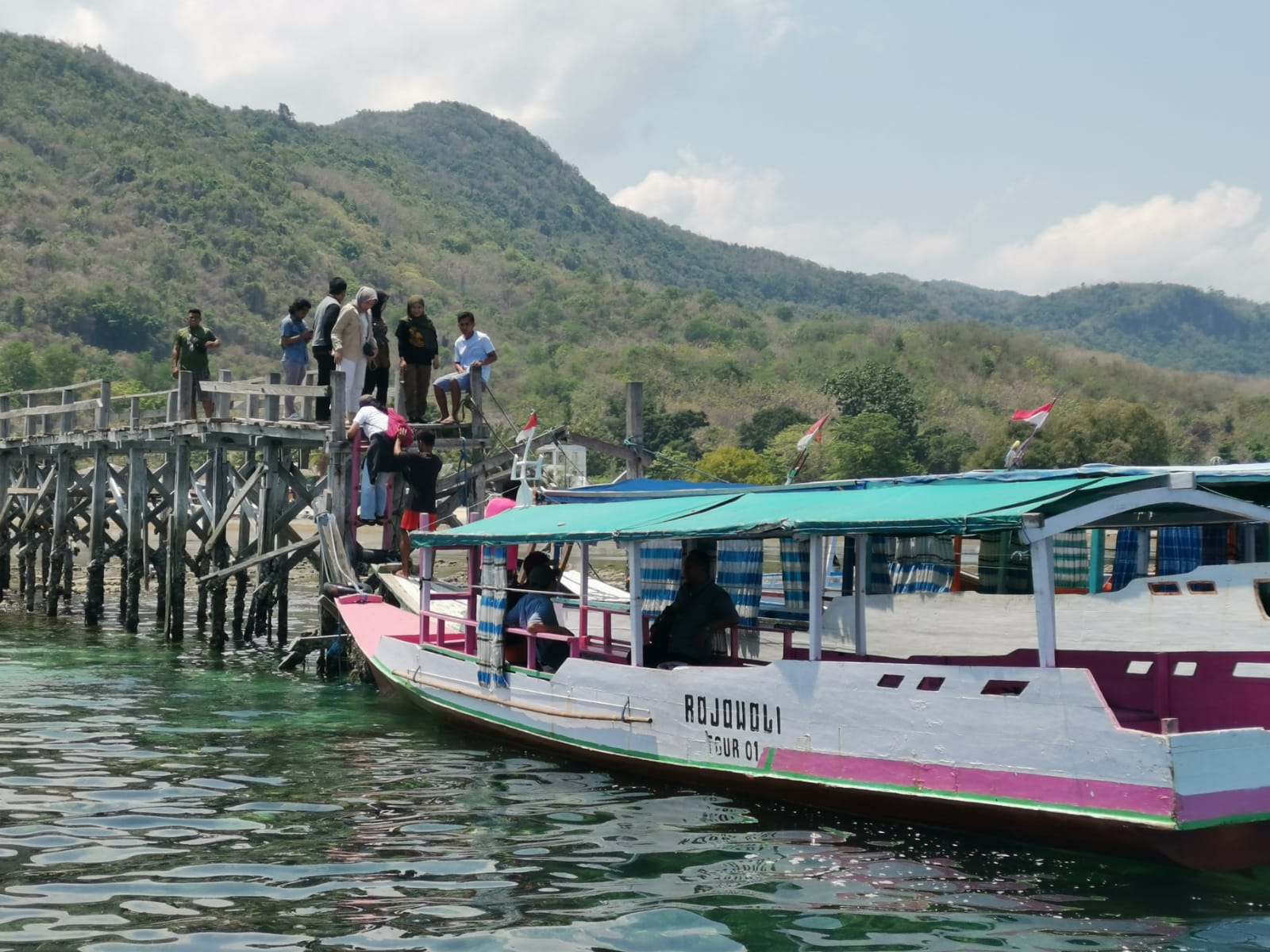 Cunca Wulang Waterfall And Rangko Cave Day Tour in Labuan Bajo